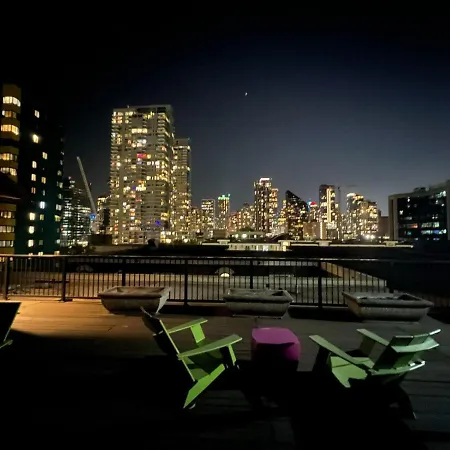 Cozy Downtown Condo Retreat With Space Needle View Seattle Exterior photo