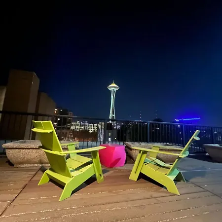 Cozy Downtown Condo Retreat With Space Needle View Seattle Exterior photo