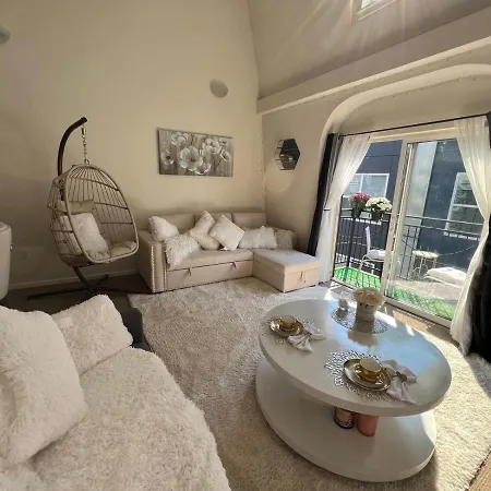 Cozy Downtown Condo Retreat With Space Needle View Seattle Exterior photo
