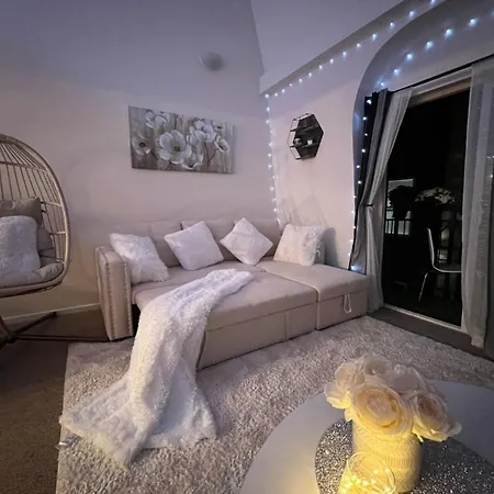 Cozy Downtown Condo Retreat With Space Needle View Seattle Exterior photo