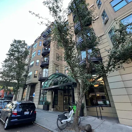 Cozy Downtown Condo Retreat With Space Needle View Seattle Exterior photo